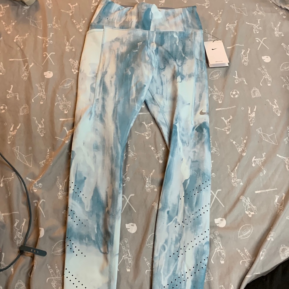 Brand new Nike leggings. Tag still on size small
